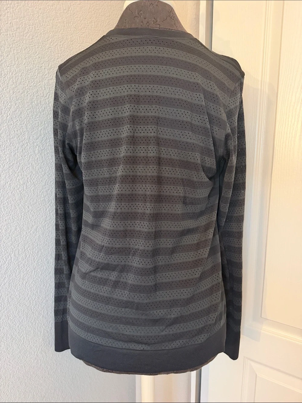Lululemon Breeze By Long Sleeve *Stripe Black / Deep Coal